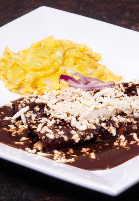 Enchilada De Mole Con Huevo Revuelto