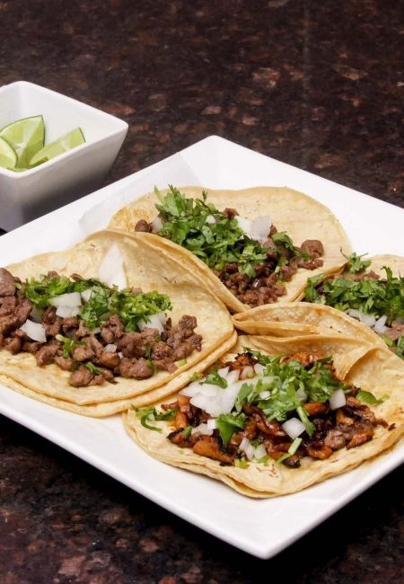 Tacos De Filete A La Parrilla, Cerdo Sazonado, Pollo